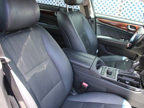 Used 2016 Hyundai Equus RWD image 17