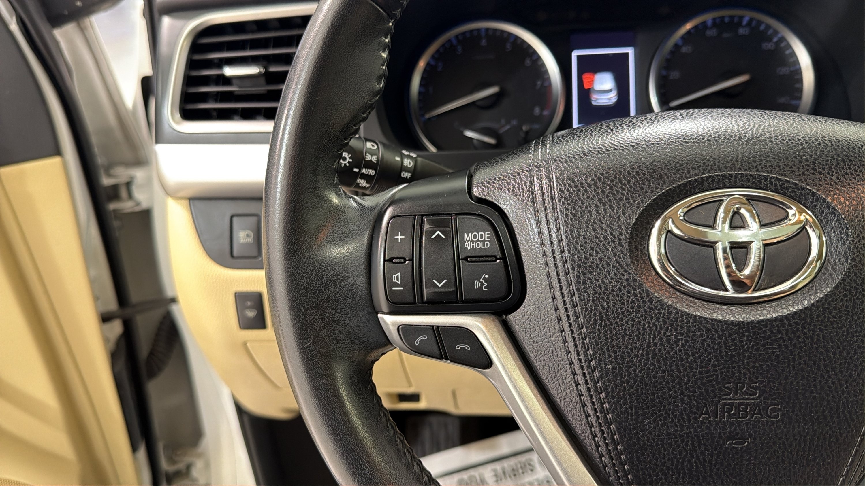Used 2018 Toyota Highlander FWD V6 image 13