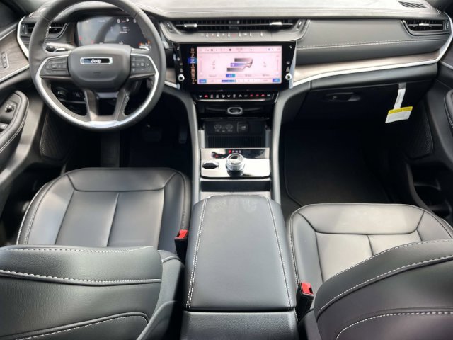 New 2027 Jeep Grand Cherokee Limited AWD/4WD image 17