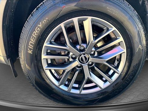 Used 2023 Nissan Rogue S AWD/4WD image 9