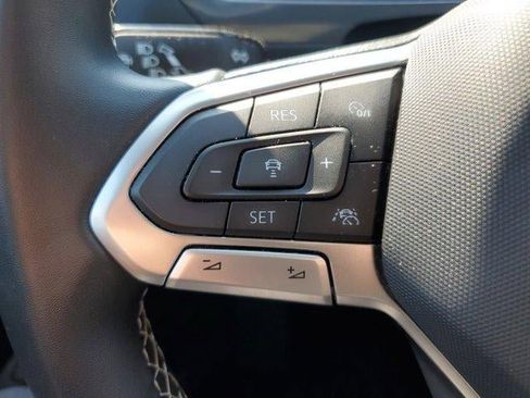 Used 2022 Volkswagen Tiguan SE AWD/4WD image 21