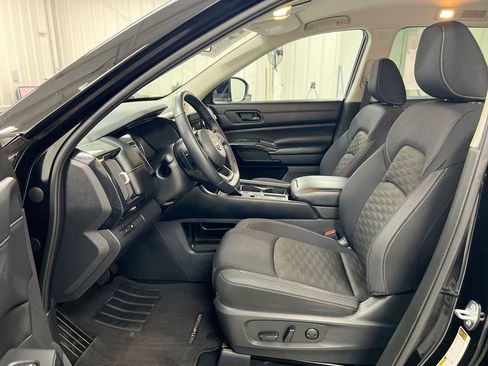 Used 2023 Nissan Pathfinder SV FWD image 15