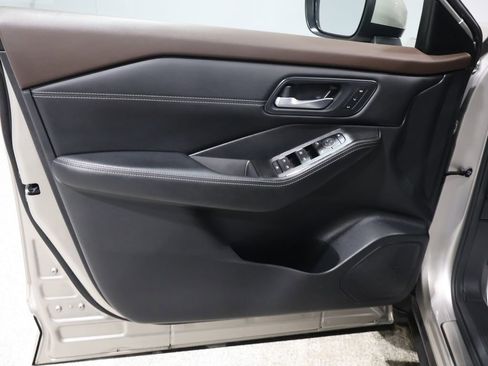 Used 2023 Nissan Rogue SL w/ SL Premium Package image 14