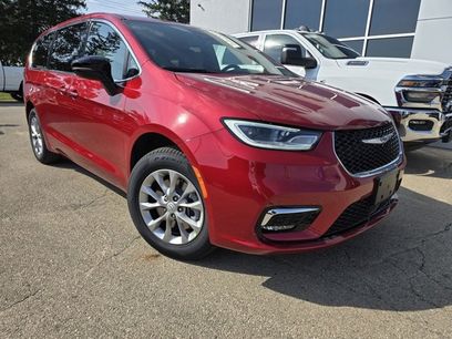 New 2026 Chrysler Pacifica Select