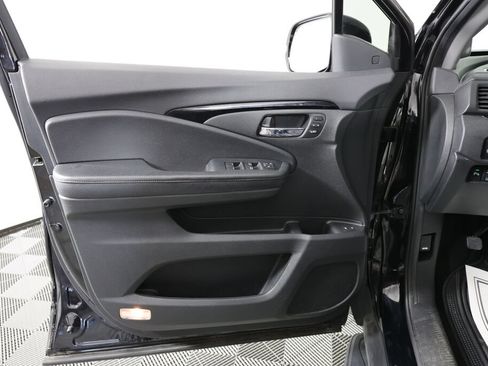 Used 2019 Honda Pilot Touring image 12