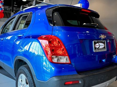 Used 2015 Chevrolet Trax LT w/ LT Sun and Sound Package AWD/4WD image 12