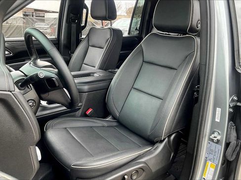 Used 2023 GMC Yukon XL SLT w/ SLT Luxury Package AWD/4WD image 8