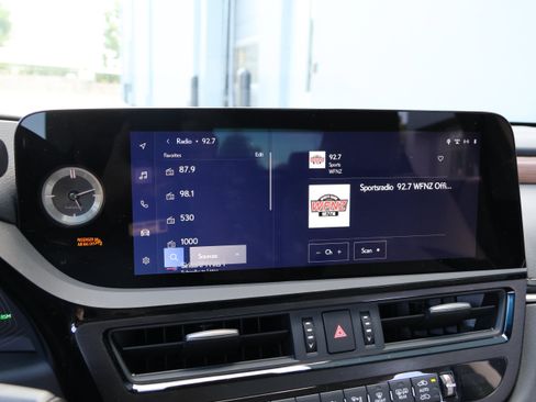 Used 2025 Lexus ES 300h w/ Premium Package FWD image 22