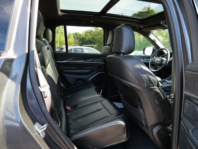 Used 2024 Jeep Grand Cherokee Limited 4xe AWD/4WD image 9