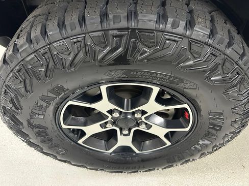 Used 2022 Jeep Wrangler Unlimited Rubicon w/ Cold Weather Group AWD/4WD image 9
