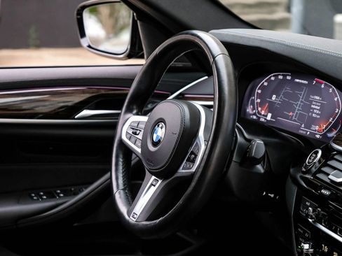 Used 2023 BMW M550i xDrive w/ Executive Package image 24