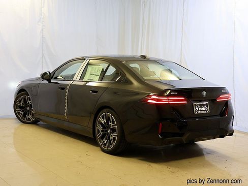 Used 2027 BMW 550e xDrive w/ Premium Package AWD/4WD image 2