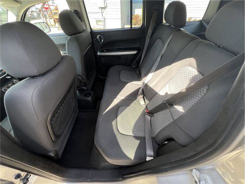 Used 2008 Chevrolet HHR LT image 13