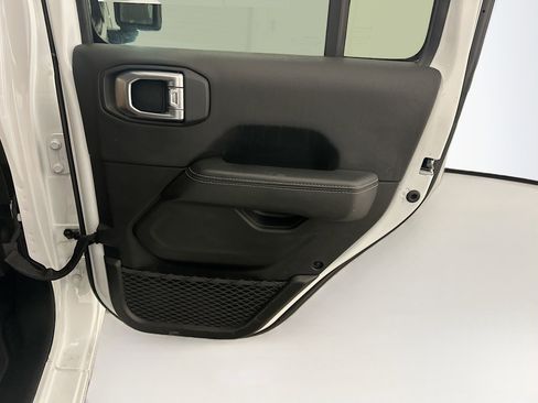 Used 2023 Jeep Wrangler Sahara image 31