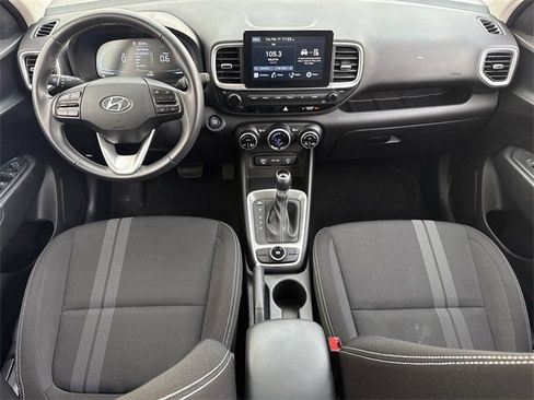 Used 2025 Hyundai Venue SEL image 9
