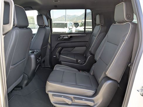 New 2025 Chevrolet Suburban Premier AWD/4WD image 17