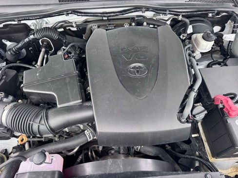 Used 2020 Toyota Tacoma TRD Sport AWD/4WD image 32