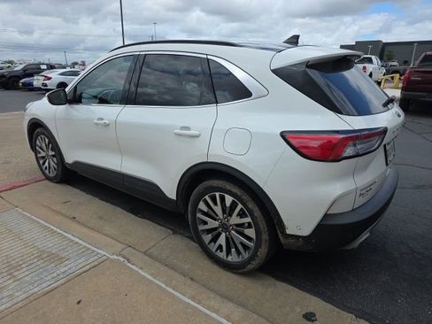 Used 2020 Ford Escape Titanium w/ Titanium Premium Package 2.0 image 3