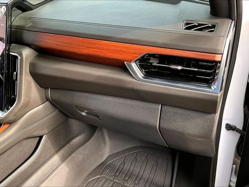 Used 2025 GMC Yukon XL Denali image 26