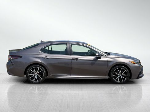 Used 2024 Toyota Camry SE w/ Cold Weather Package AWD/4WD image 6