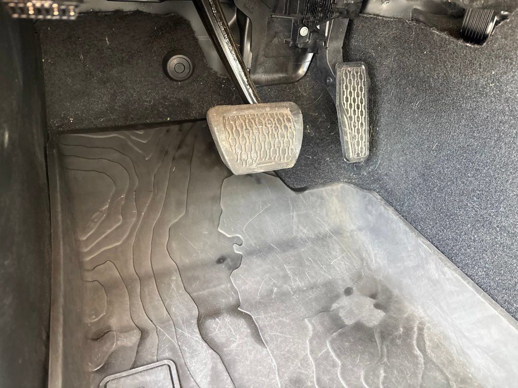 Used 2023 Jeep Gladiator Overland AWD/4WD image 13