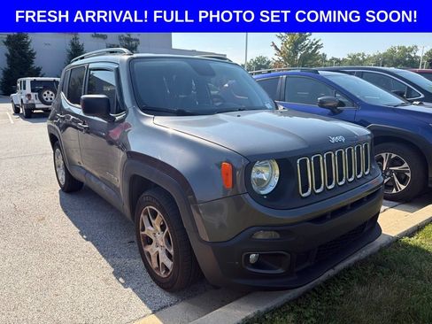Used 2018 Jeep Renegade Latitude FWD image 2