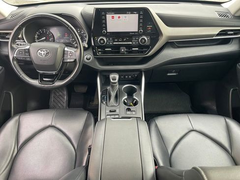 Used 2021 Toyota Highlander XLE AWD/4WD image 36