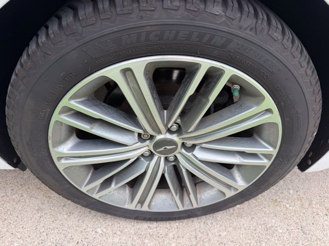 Used 2019 Genesis G80 3.8 RWD image 5