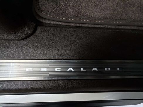 Used 2023 Cadillac Escalade Premium Luxury w/ Performance Package AWD/4WD image 25