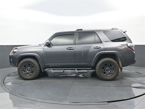 Used 2022 Toyota 4Runner SR5 image 7