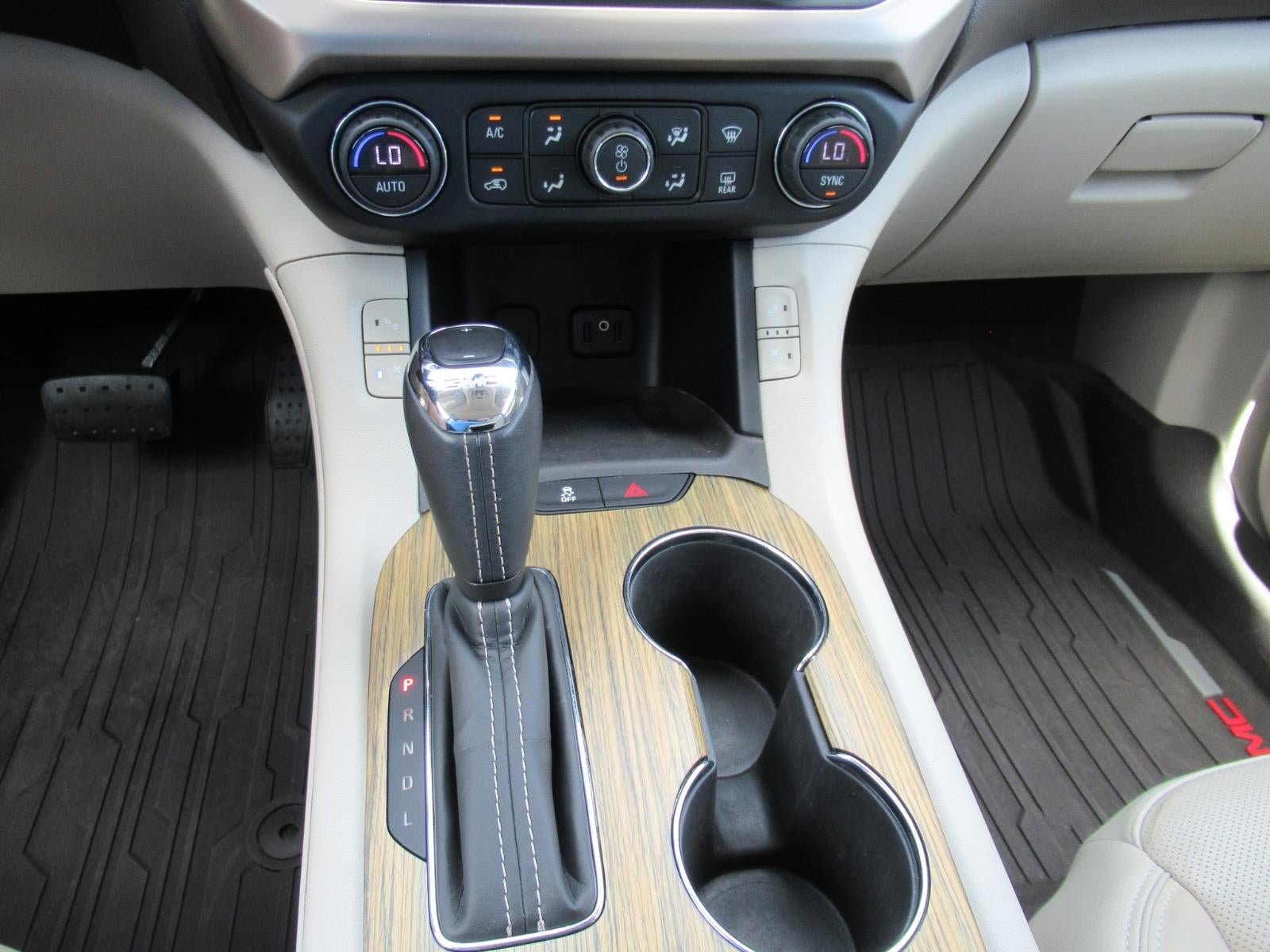 Used 2019 GMC Acadia Denali w/ Technology Package FWD image 28