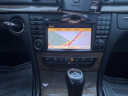 Used 2009 Mercedes-Benz E 350 4MATIC Sedan image 18