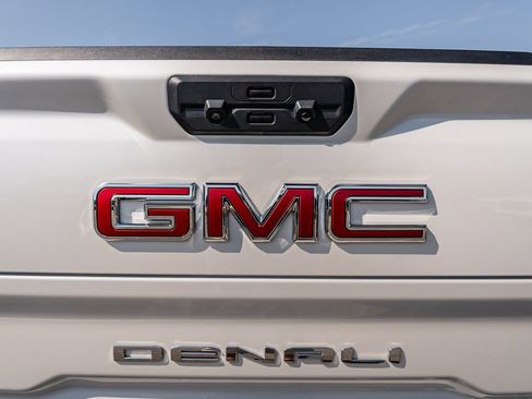 Used 2024 GMC Sierra 1500 Denali AWD/4WD image 18