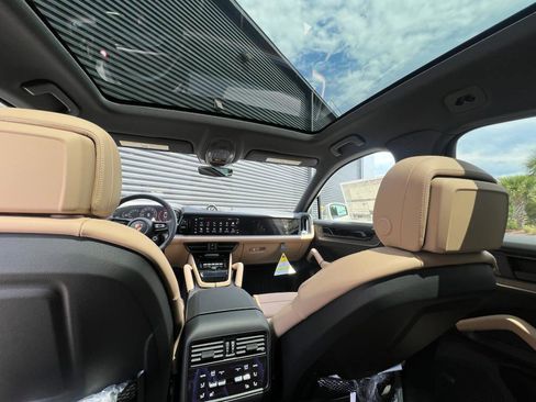 New 2025 Porsche Cayenne Coupe image 25