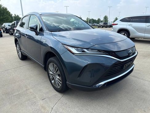 Used 2021 Toyota Venza XLE w/ Softex Package AWD/4WD image 4