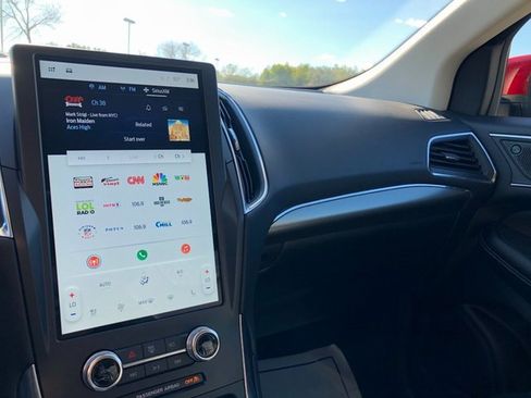 Used 2024 Ford Edge Titanium image 9