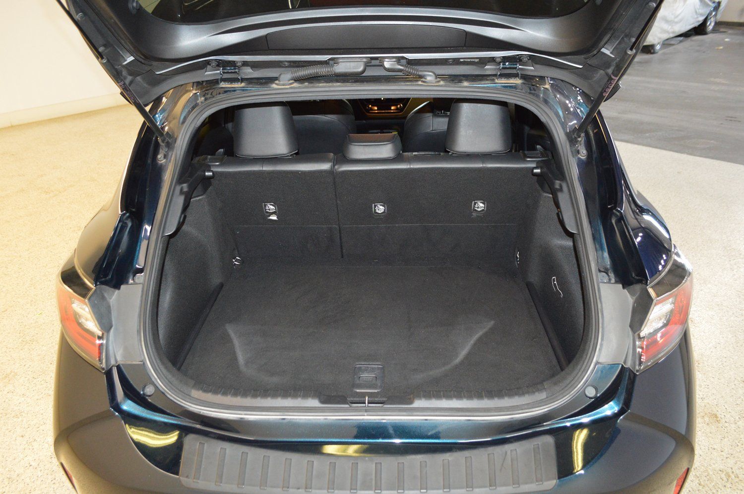 Used 2019 Toyota Corolla XSE FWD image 13