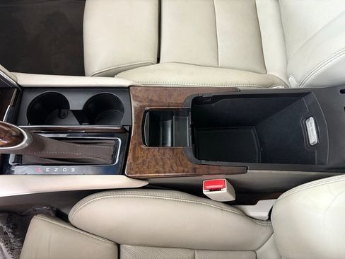 Used 2013 Cadillac XTS Platinum image 32