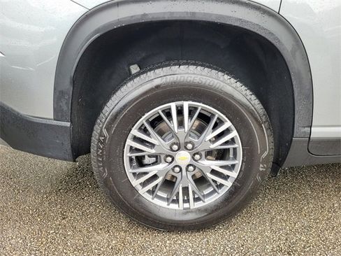 Used 2025 Chevrolet Traverse LT image 24