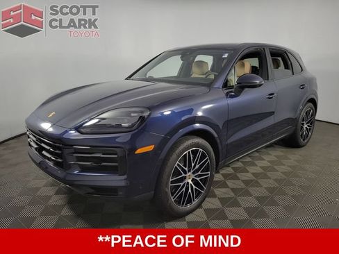 Used 2025 Porsche Cayenne AWD/4WD image 3