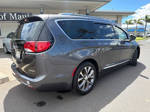 Used 2017 Chrysler Pacifica Limited FWD image 3
