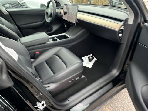 Used 2021 Tesla Model Y Long Range image 19
