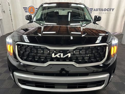 Used 2024 Kia Telluride EX w/ EX Captain's Chair Package AWD/4WD image 3