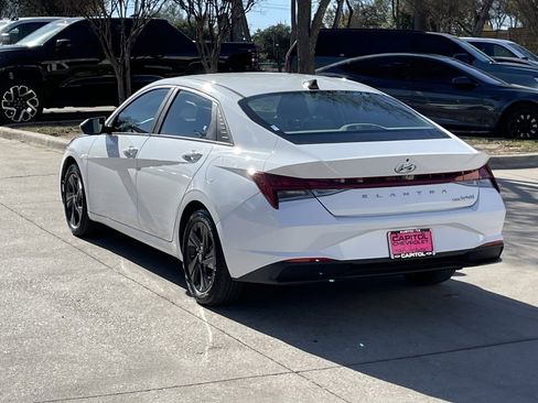 Used 2023 Hyundai Elantra Blue image 4