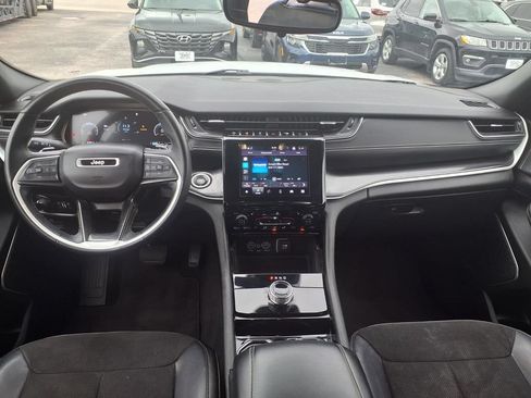 Used 2022 Jeep Grand Cherokee L Laredo AWD/4WD image 3