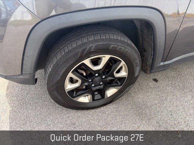 Used 2018 Jeep Compass Trailhawk w/ Leather Interior Group AWD/4WD image 2