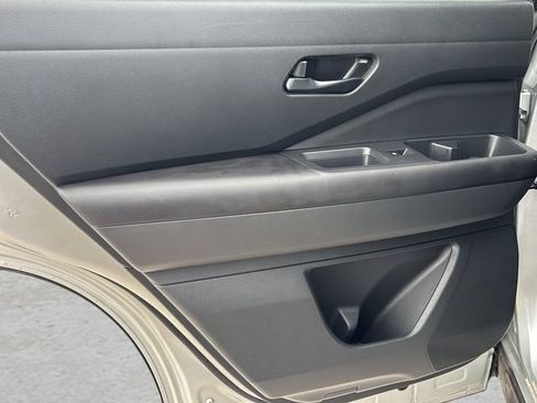 Used 2025 Nissan Pathfinder SV FWD image 17