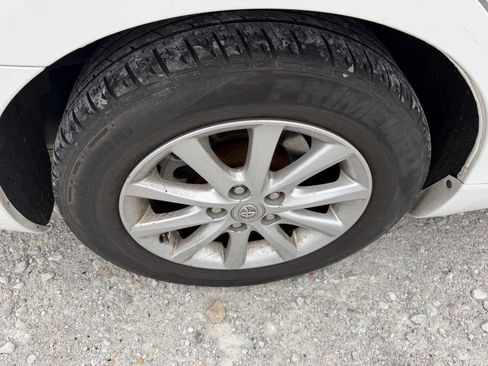 Used 2011 Toyota Camry XLE w/ XLE Extra-Value Pkg #1 FWD image 11
