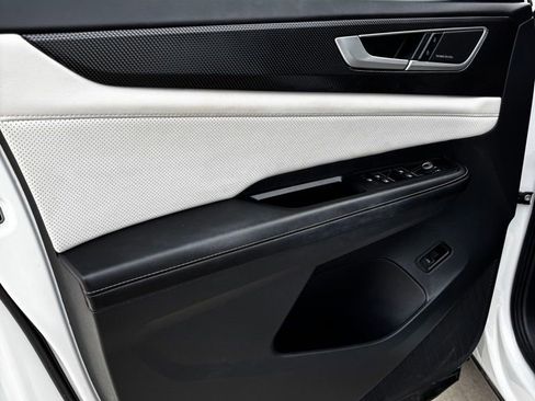 Used 2024 Volkswagen Atlas Cross Sport SEL Premium R-Line image 9