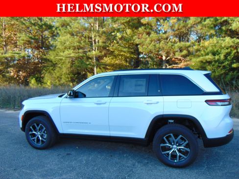 New 2025 Jeep Grand Cherokee Limited RWD image 3